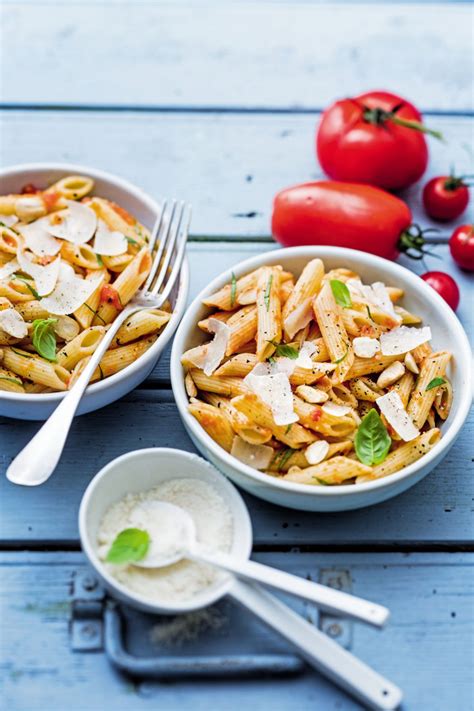 Recette Penne Aux Tomates Amandes Et Basilic Marie Claire