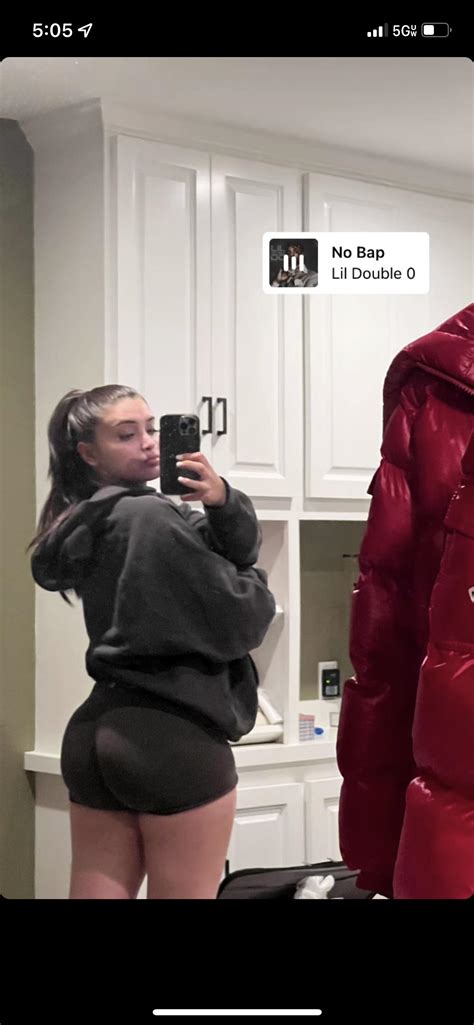 Was Looking At My Photos And That Fat Ass Got My Attention R Isabellupian