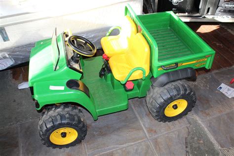 JOHN DEERE GATOR RIDE ON TOY WITH CHARGER WORKING - Big Valley Auction