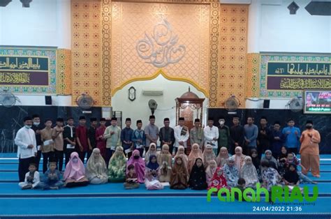 Malam 23 Ramadhan Masjid Al Mubarak Desa Senggoro Berikan Santunan 49