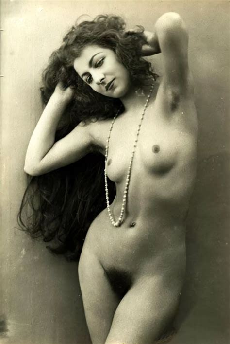 Vintage Nude With Long Hair And Pearls Nudes Vintageerotica Nude