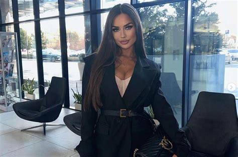 Piękna modelka w bikini Co za figura