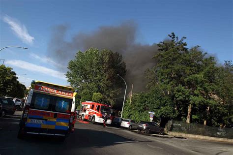 Battistini A Fuoco Autodemolitore Evacuati Tre Palazzi Corriere It