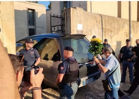 La Bara Di Matteo Messina Denaro Al Cimitero Di Castelvetrano Dago