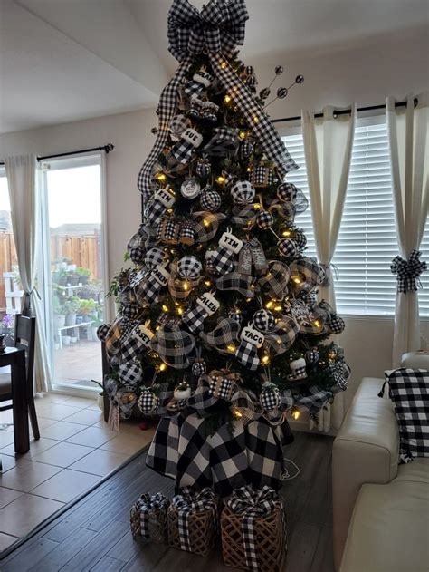 Pin By Andressa Nunes On Natal Black Christmas Decorations Christmas