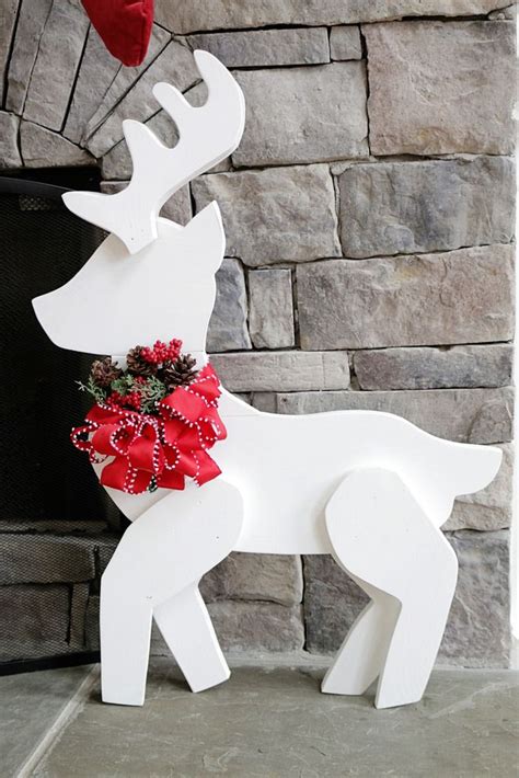 Christmas Mantel Decorating | Diy christmas reindeer, Christmas ...