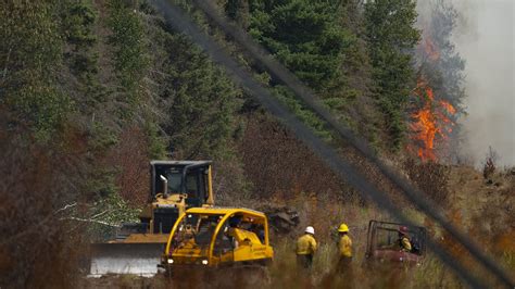 Authorities attack the Greenwood Fire from air and ground | MPR News