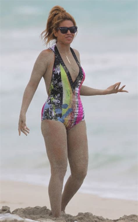 Victoria Swarovski Flaunts Her Sizzling Physique In A Striped Bikini As