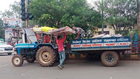 Municipality Removed Banners And Posters From Major Intersections Of The City शहर के प्रमुख