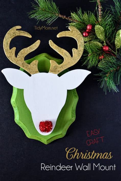 DIY Christmas Reindeer Wall Mount