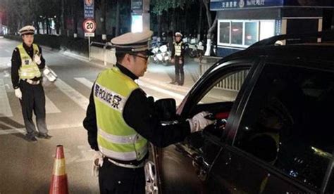 喝完一瓶啤酒多久才能開車？交警：過了這時間，我也拿你沒辦法 每日頭條