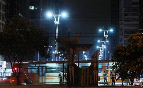 Lâmpada LED na cidade como a tecnologia melhorou a iluminação