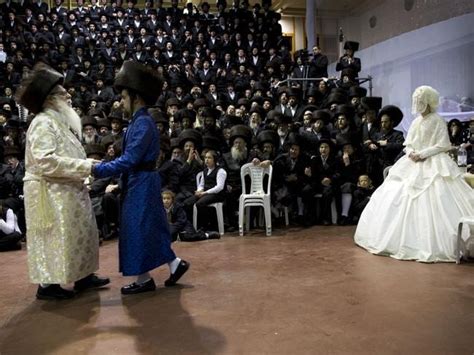 Ultra Orthodox Jewish Wedding In Israel Photos Of Tzanz Hasidic