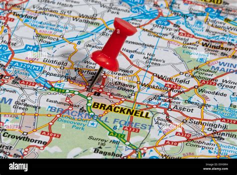 red map pin road map pointing city bracknell stock photo alamy