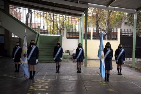 Las Escuelas Mendocinas Celebraron La Entrega De Las Banderas Nacional