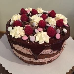 Emmin Kakut Vadelma Suklaa Naked Cake