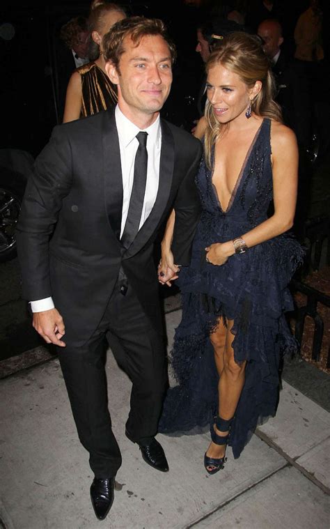 Sienna Miller Revealing Her Nice Tits On Beach And Big Cleavage Paparazzi Shoots Porn Pictures