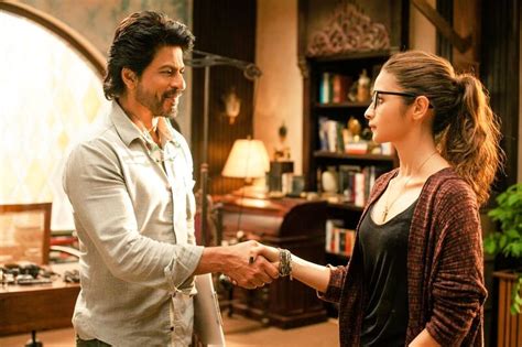 Box Office Dear Zindagi 1st Day Collection Srk Alia Starrer Takes