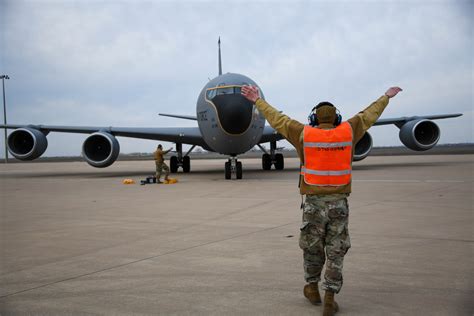 AAFB Kansas ANG Airmen Team Up For Hot Pit Refueling Altus Air Force Base News