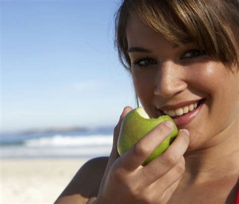 O Que Levar Para Comer Na Praia Mulher