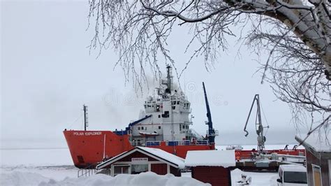 Crucero De Rompehielos Del Explorador Polar En La Finlandia De Aguas