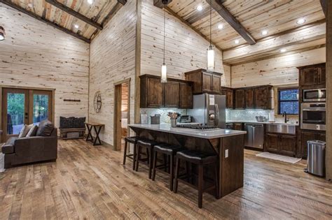 Rustic Hollow Cabin | Luxury Cabins in Broken Bow, OK