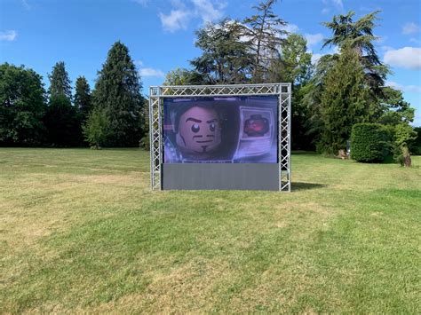Outside Screen Hire – Proscreens Screen Hire