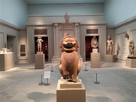 New York City: Metropolitan Museum of Art (the MET) - Elle Field