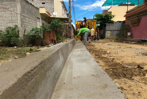 CONSTRUCCIÓN DE BORDILLOS CUNETAS Y SUMIDEROS EN LAS CALLES DE LA