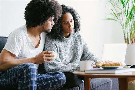 20 Signs Your Partner Has Anxiety According To Psychologists