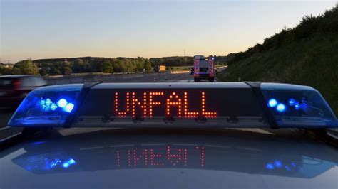 Dramatischer Unfall auf der A8 am Freitagabend Mädchen eingeklemmt