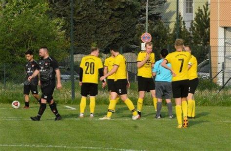 Fu Ball Kreisklasse Hof Fc T Rk Hof Schl Gt In Der Nachspielzeit Zu