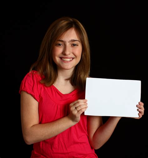 Top 100 Pictures Verification Girl Holding Piece Of Paper Selfie Excellent