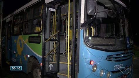 Passageiros são assaltados dentro de ônibus na Serra ES Espírito