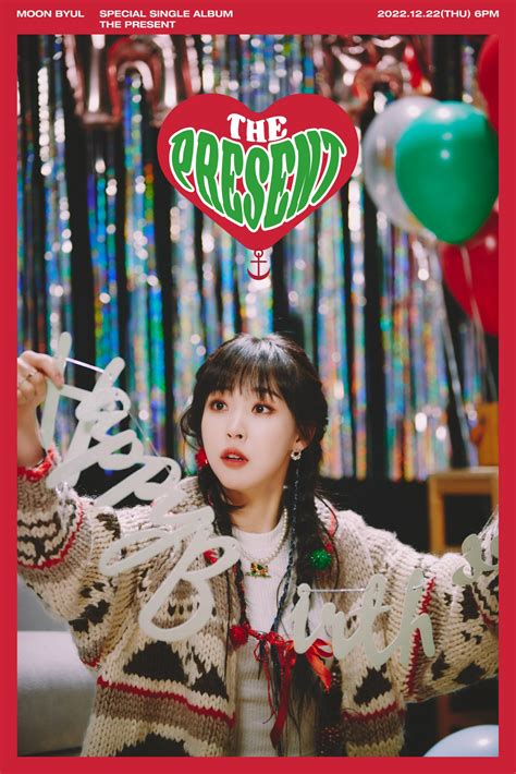 Watch MAMAMOO S Moonbyul Gifts Fans A PRESENT In Festive MV Soompi