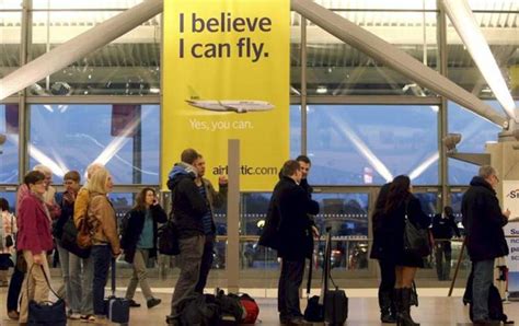 Una Huelga Del Personal De Seguridad Paraliza Los Aeropuertos De