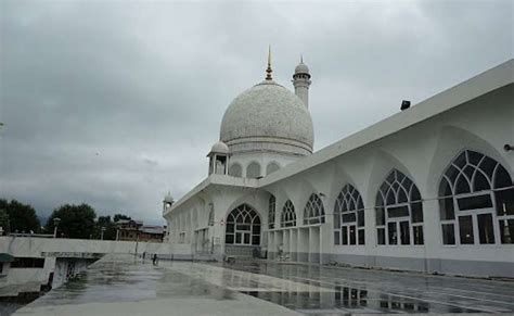 Hazratbal Shrine Mosque In Srinagar Jammu Kashmir