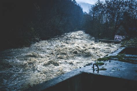 Atmospheric rivers expected to prompt heavier future flooding - Earth.com