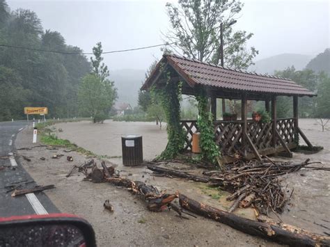 Občini Kostel in Osilnica leto dni po poplavah še vedno čakata na