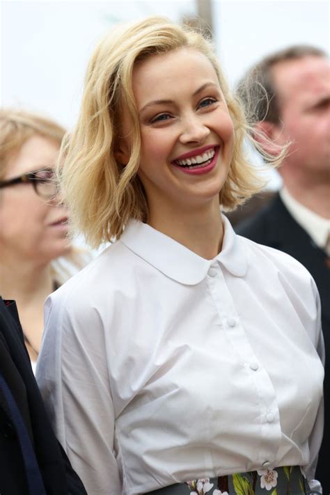 Celebrity Photos Dracula Untold Actress Sarah Gadon HD Wallpapers