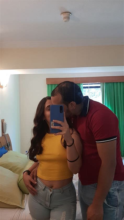 Pin By Yorkarelis Licett On Couple In 2022 Mirror Selfie Couples Selfie