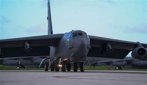 Guerra Historia Armamento en Español Los bombarderos B 52H realizan