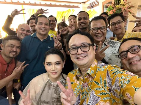 Berbagai Kebahagian Natal Theo Sambuaga Dan Keluarga Gelar Open House