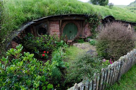 Cozy Hole Seen As Hobbiton In The Lord Of The Rings And Th Flickr