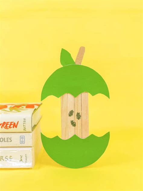 Easy Apple Craft For Kids - Made with HAPPY