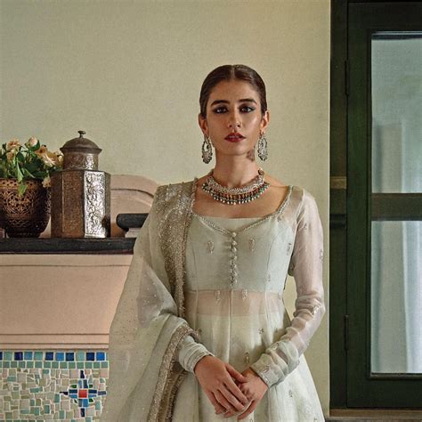 Zara Shahjahan S Wedding Formals Featuring Syra Yousaf Reviewit Pk