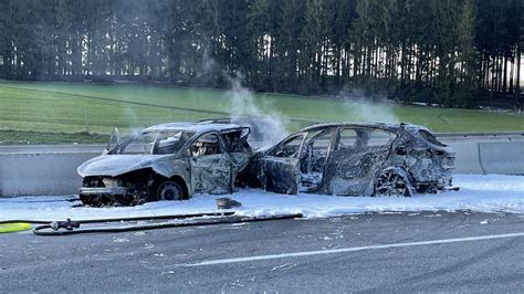 Unfall Auf A9 In Bayern Autos Fangen Feuer Zwei Menschen Sterben