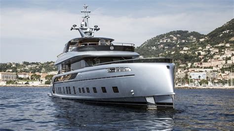 Dynamiq GTT 115 Porsche Design Hybrid Motor Yacht