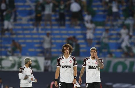 Libertadores Flamenguistas lamentam derrota na final em Montevidéu