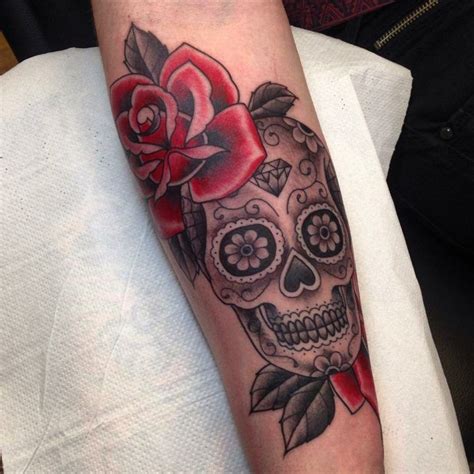 Tatouage Tete De Mort Mexicaine Noire Roses Rouges Tatuajes De